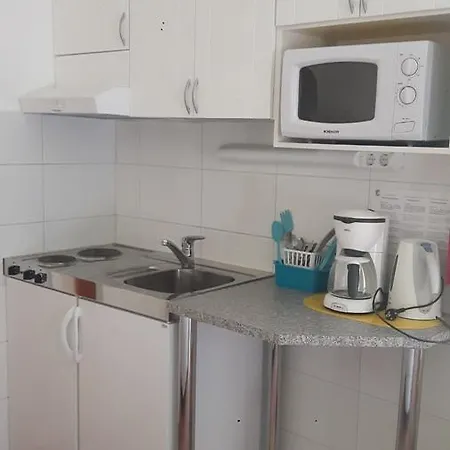 Putikon Hovi Konukevi *